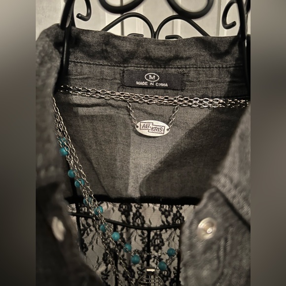 ALI & KRIS Black Denim Lace Back Button Down Top - Picture 3 of 6